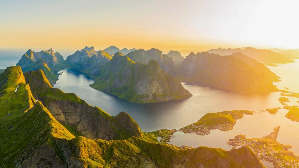 Hurtigruten Midnight Sun